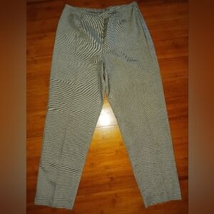 Ann Taylor Black and White Capris